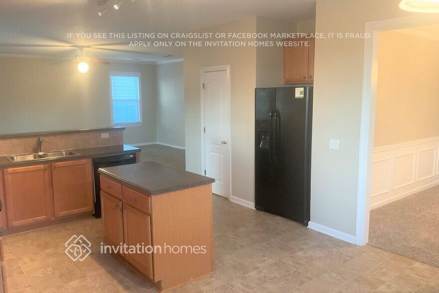 Building Photo - 2716 Sandalwood Cir