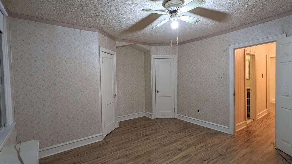 Building Photo - 103 W Spencer Ave