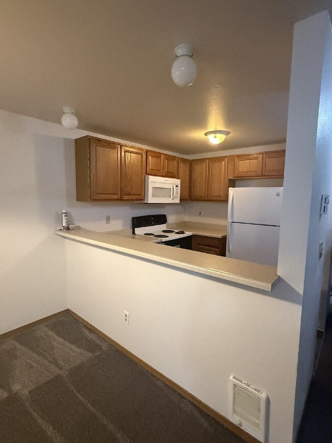 Building Photo - 2 Bedroom, 3 Bathroom Townhome Available for Immediate Move In
