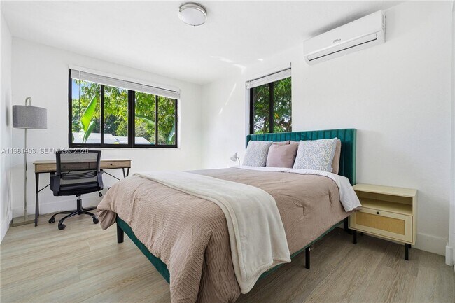 Building Photo - 10845 Peachtree Dr