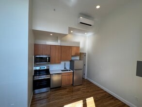 Building Photo - 6 Blossom St
