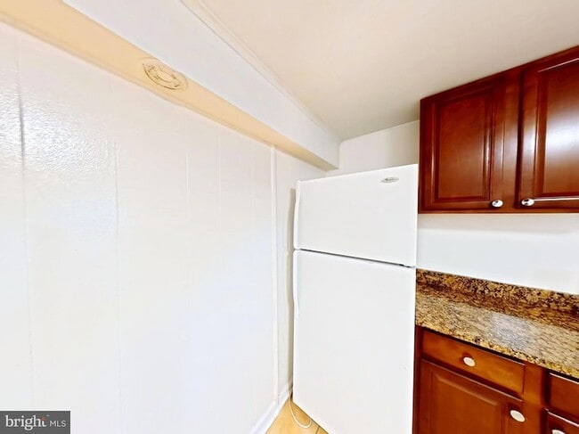 Building Photo - 1012 Loxford Terrace