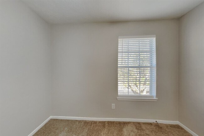 Building Photo - 18327 Willow Moss Dr