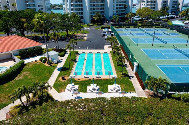 Building Photo - 7907 Sailboat Key Blvd S