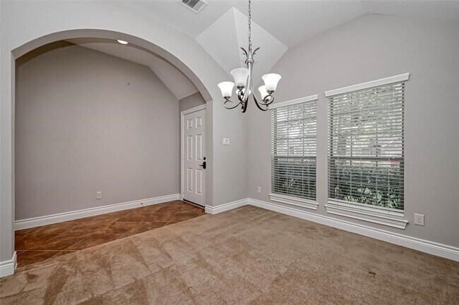Building Photo - 5523 Stoneridge Ct