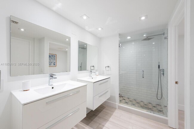 Building Photo - 181 Crandon Blvd