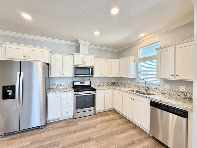 Building Photo - 80 Huntington St