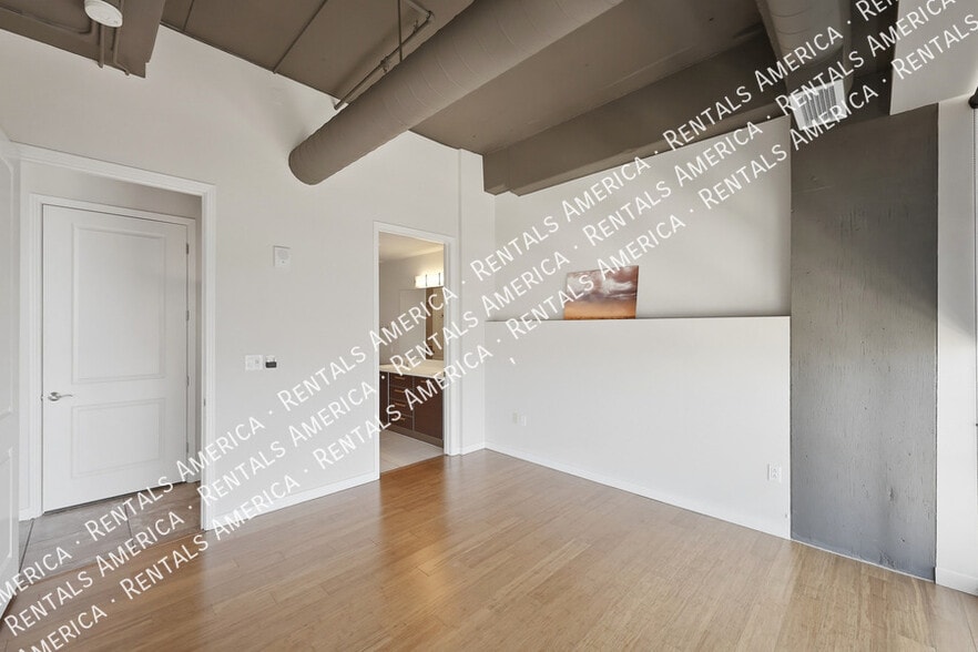 Building Photo - 1 E Lexington Ave