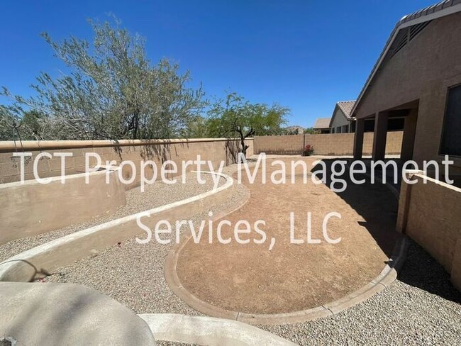 Building Photo - Great 3 Bedroom with Community Pool!