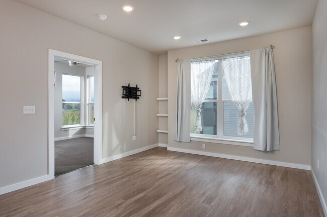 Building Photo - 2710 Sartain St