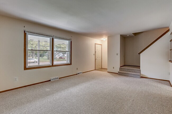 Living Room 6825 - 6825 S Juniper Dr