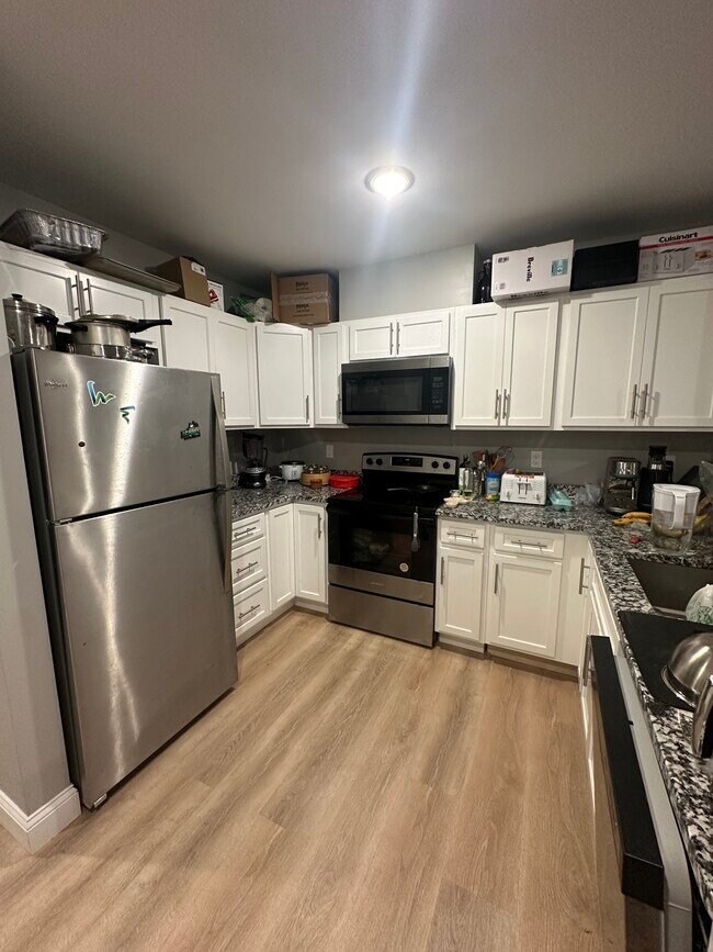 Building Photo - 630 Main St