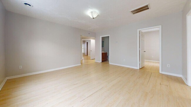 Building Photo - 3130 W 30th St