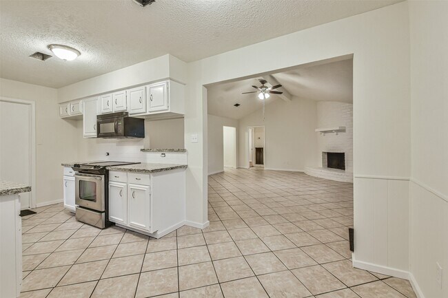 Building Photo - 5518 Ashgate Dr