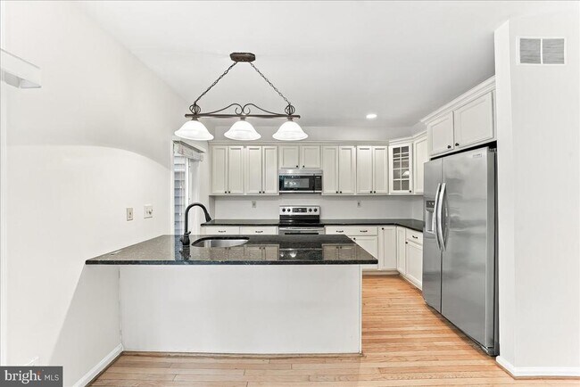 Building Photo - 400 Wooded Way