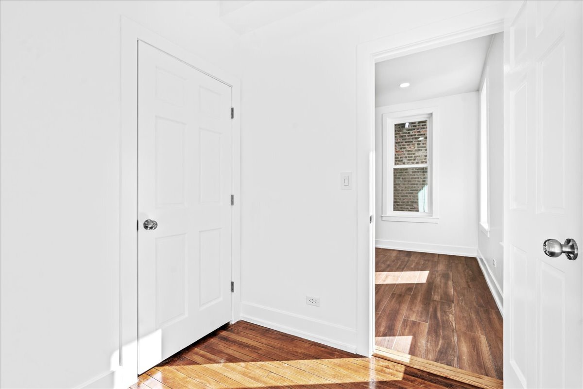 Building Photo - 1904 S Loomis St