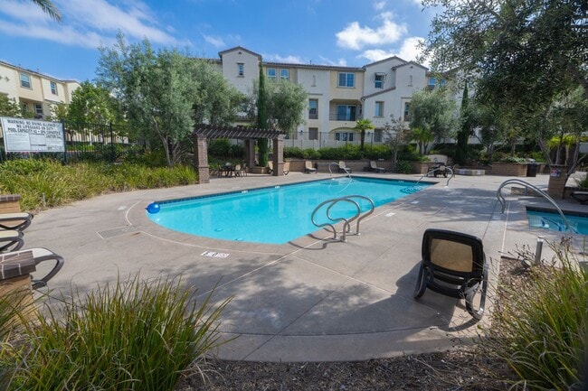 Building Photo - Amazing 3 Bedroom Condo available now! Totally loaded unit, schedule a tour today!
