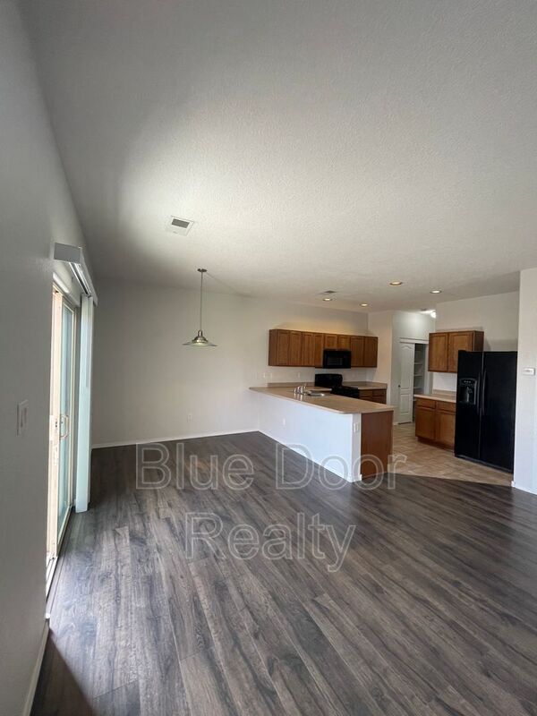 Building Photo - 1813 Cortina