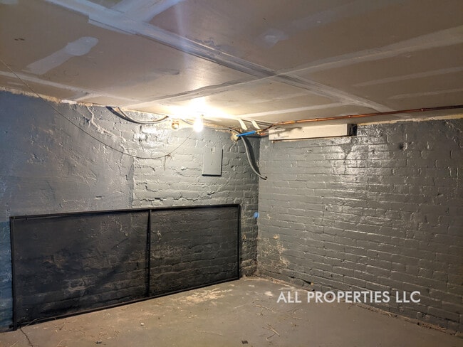Building Photo - 3233 Osage St