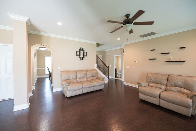 Building Photo - Spacious stunning 5-Bedroom 4 bathroom Home in a Desirable Neighborhood in Summerfield NC