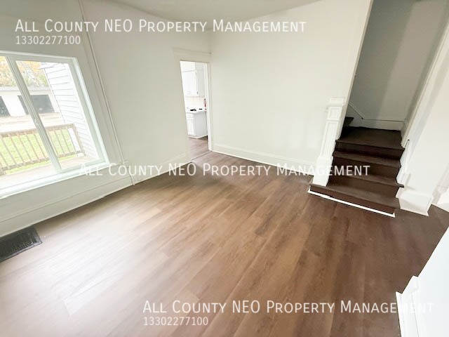 Building Photo - 3292 W 98th St