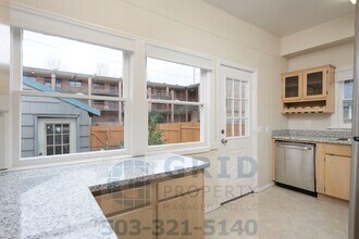 Building Photo - GPM569 - SE Caruthers St (T2)