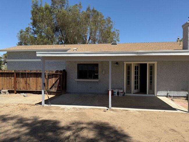 Building Photo - House For Rent
