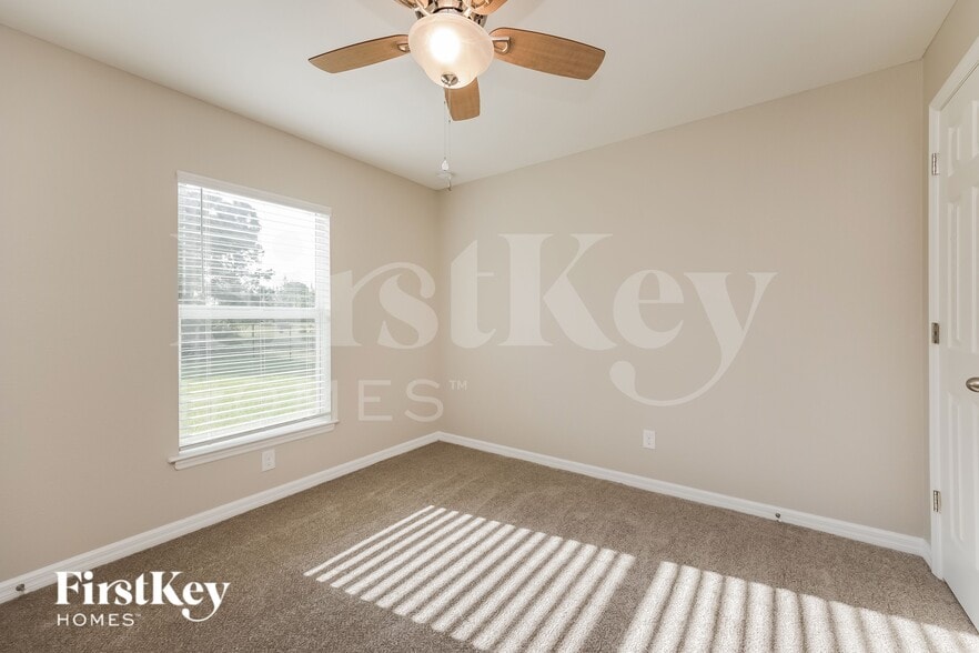 Building Photo - 2828 NW 27th Pl