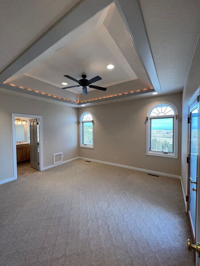Building Photo - Beautiful Five-Bedroom, Three-Bathroom Home for Rent