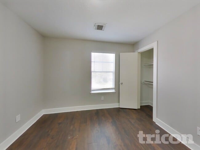 Building Photo - 21899 Pinewilde Ct