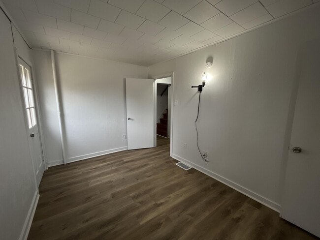 Primary Photo - 2235 Middle St