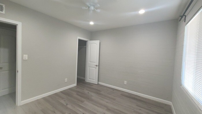 Building Photo - 5709 N 8th Pl