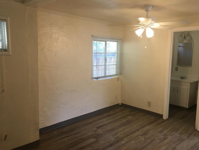 Building Photo - 517 Dawn Dr