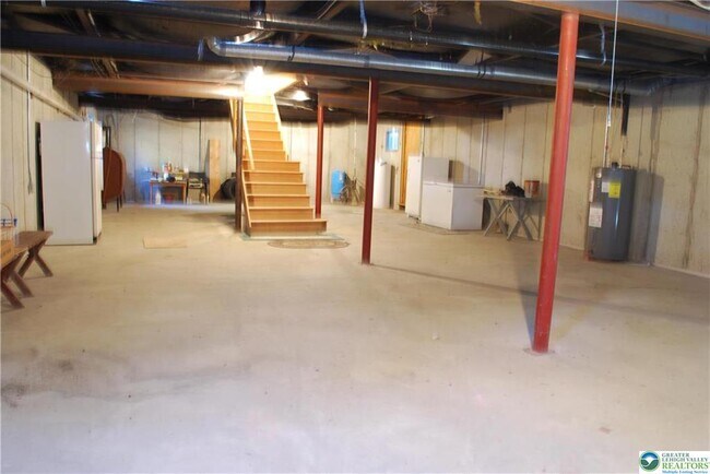 Building Photo - 9740 Dietrich Rd
