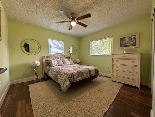 Building Photo - 2227 Pineland Dr