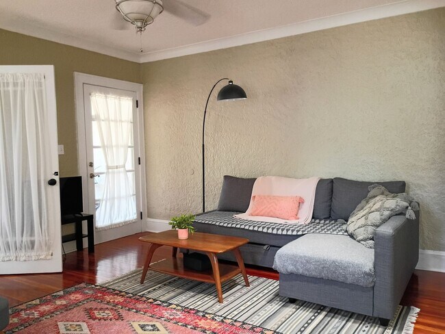 Building Photo - Charming Mediterranean Bungalow in the Heart of Historic DeLand