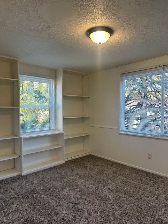 Building Photo - Welcome to this beautiful 4-bedroom, 2.5-b...