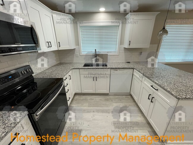 Building Photo - OUTSTANDING KEIZER LOCATION!