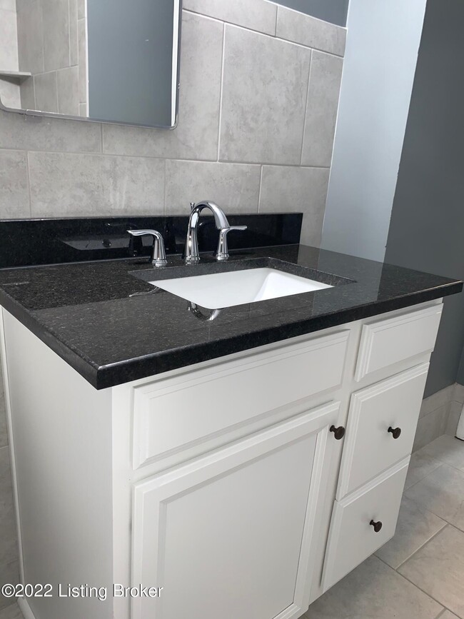 Building Photo - 2220 Heather Ln