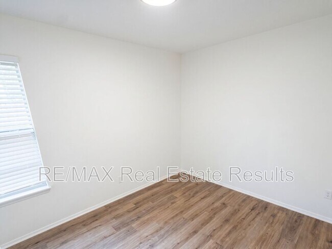 Building Photo - 1607 Timberline Dr