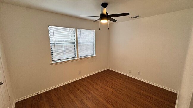 Building Photo - 1304 Conway Dr