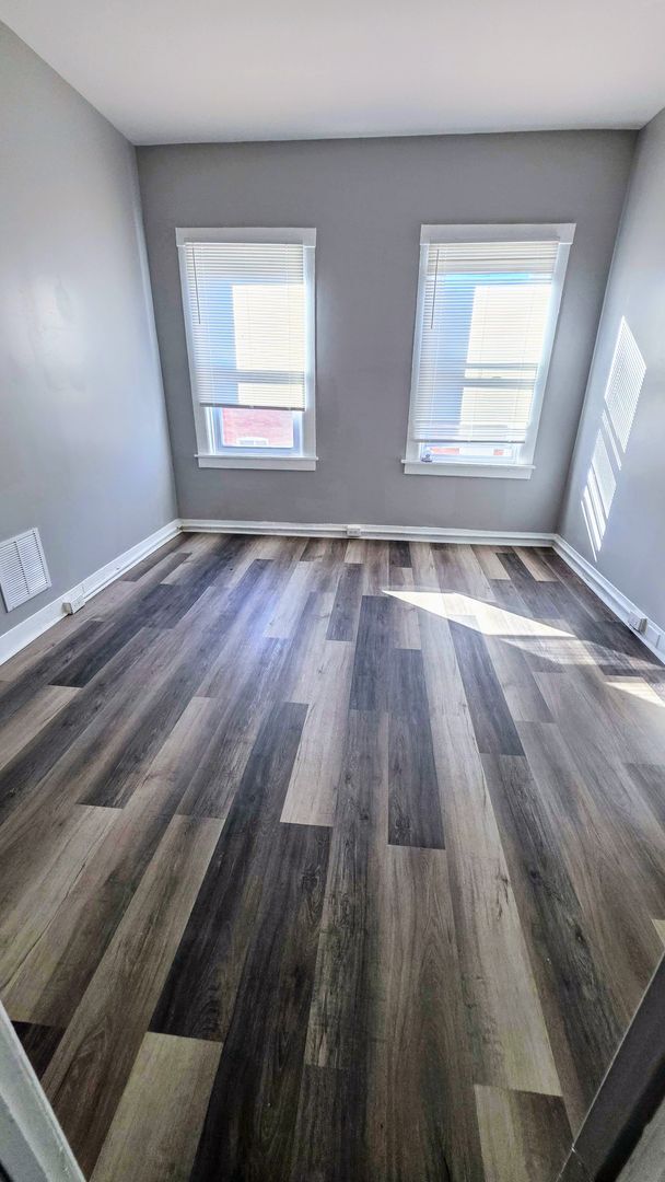 Building Photo - Beautiful Two Bedroom, Plus a Pass Through...