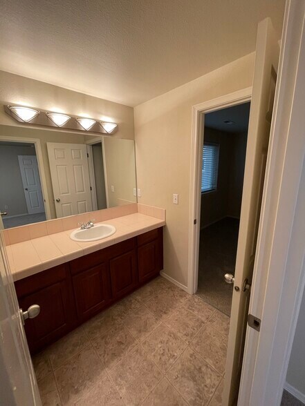 Building Photo - 1751 SE Water Lily St