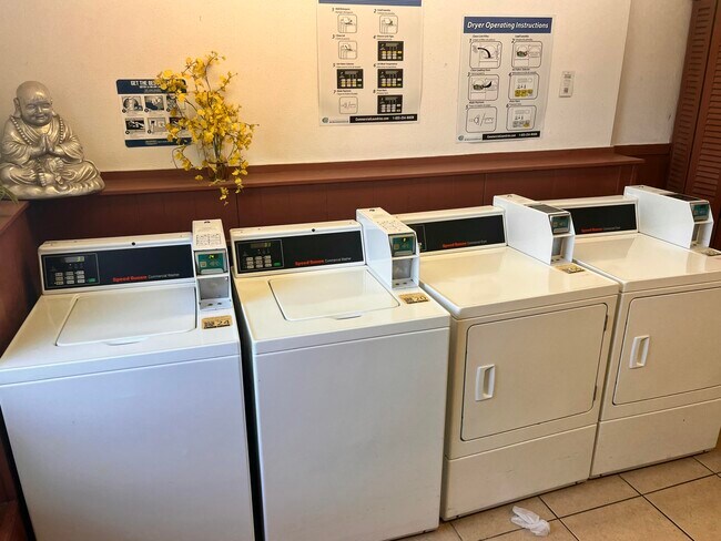 Building Photo - 3720 Inverrary Dr