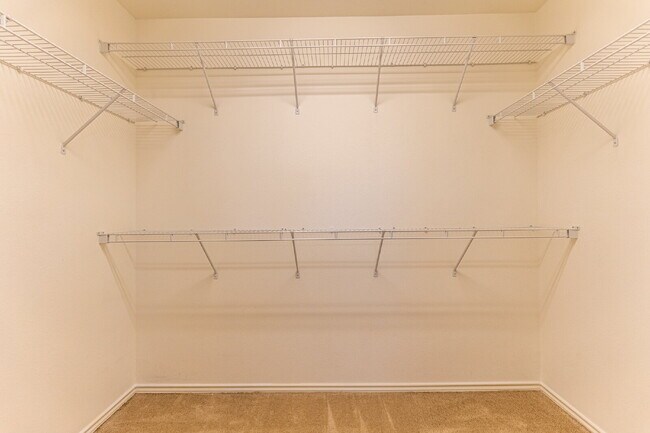 Building Photo - 8914 Walnut Springs