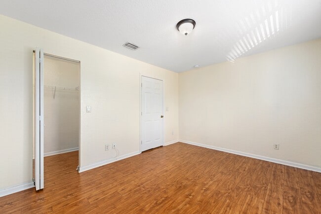 Building Photo - 8460-8466