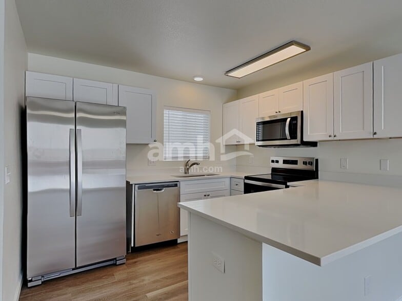 Building Photo - 4142 Knollvale Dr