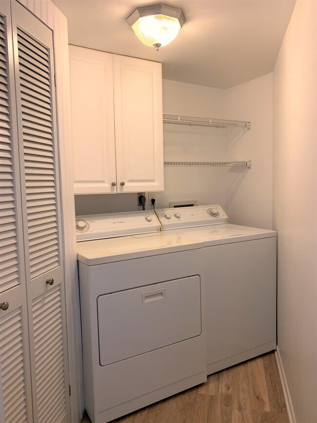 Building Photo - Updated Beautiful 2/2 Upstairs unit at The Village of Stuart