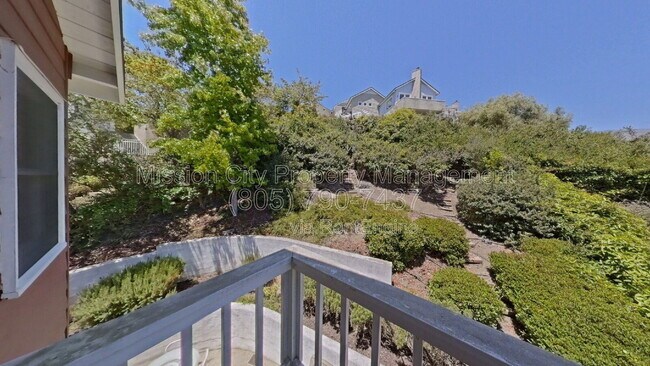 Building Photo - 2570 Lillie Ave