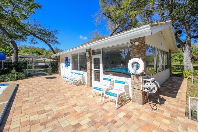 Building Photo - 3601 Garden Lakes Clenet